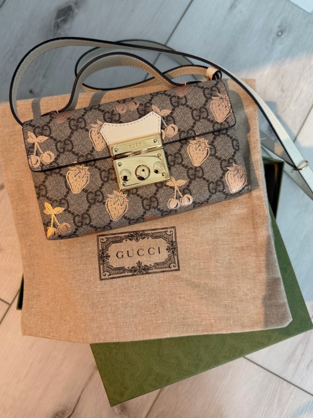 Gucci Beige GG Supreme Strawberry Print Leather Shoulder Bag
